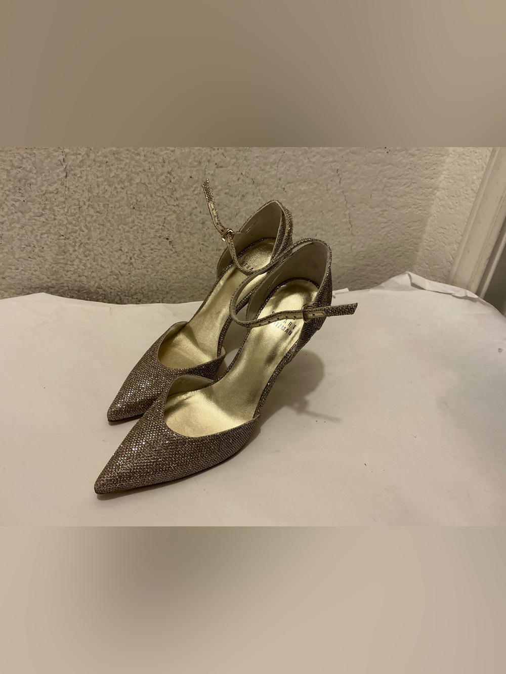 NWOB Stuart Weitzman Metallic Pointed Toe Ankle Strap Heels - Gold size 7 N